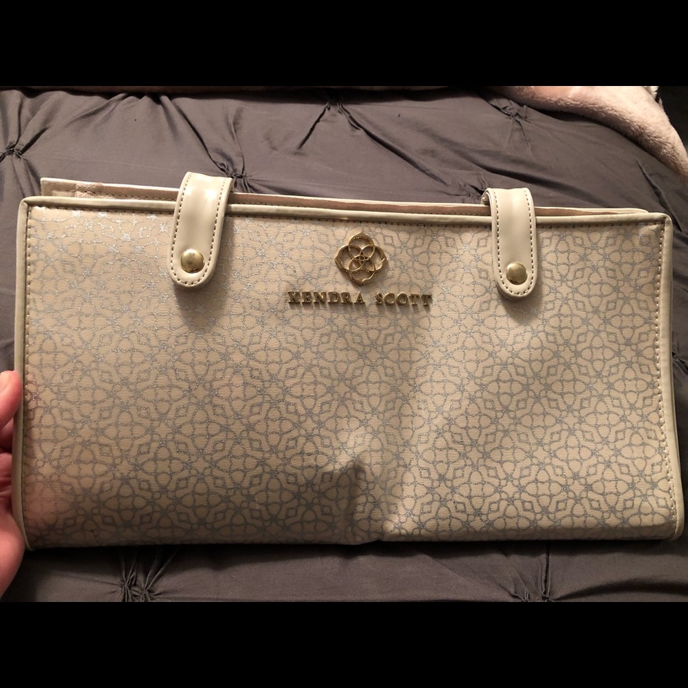 Kendra Scott travel jewelry holder